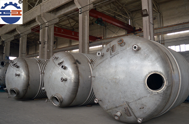不銹鋼外盤管反應(yīng)釜 不銹鋼外盤管反應(yīng)釜