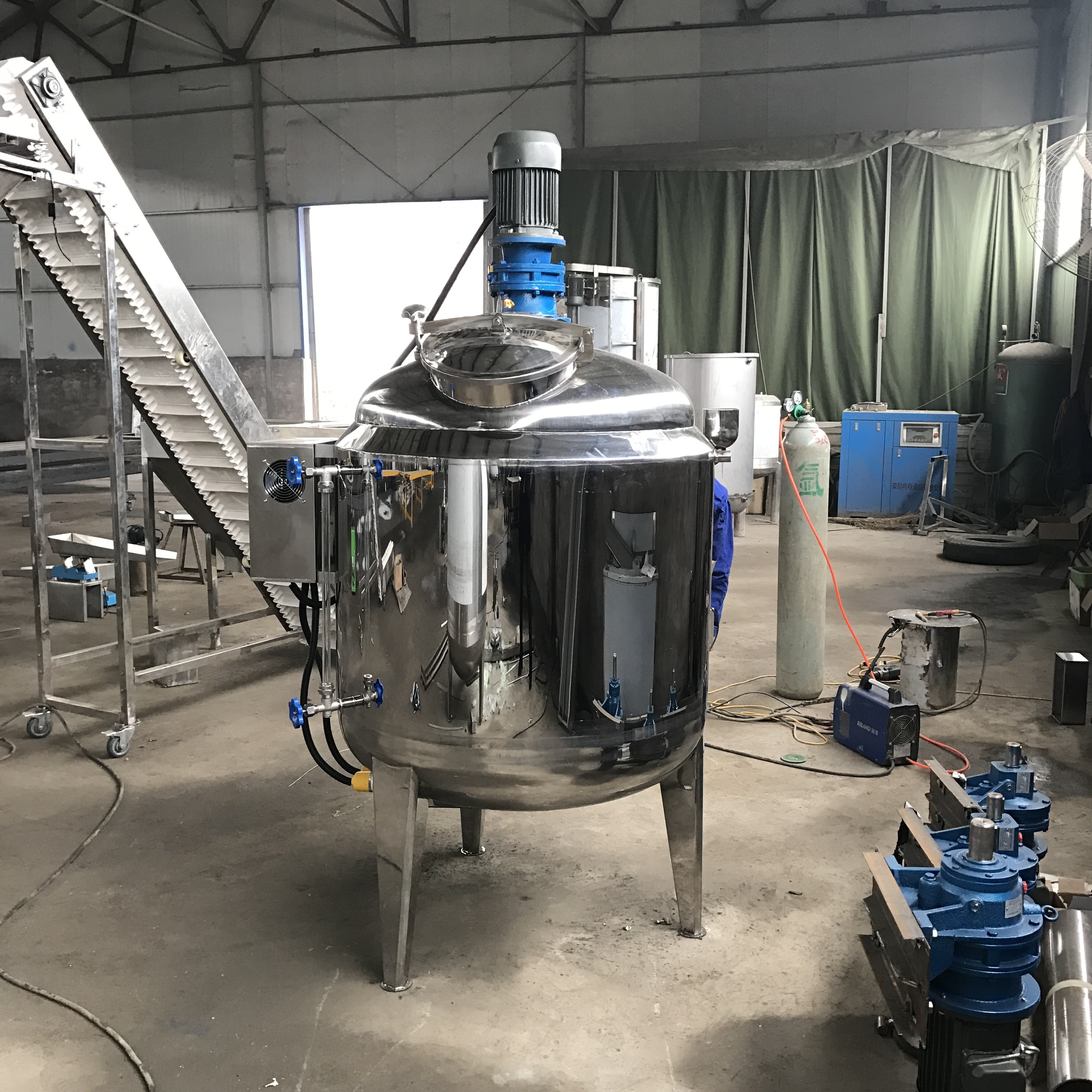 定期清洗不銹鋼反應釜需要注意哪些問題? 定期清洗不銹鋼反應釜需要注意哪些問題?